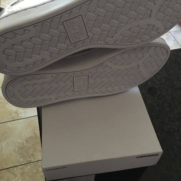 Brand New Converse Men’s Size 7 Women’s Size 8.5 - Picture 4 of 4